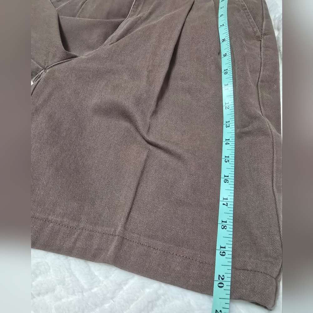 CLASSICS Men's Brown Shorts. Size 31 - Picture 11 of 11